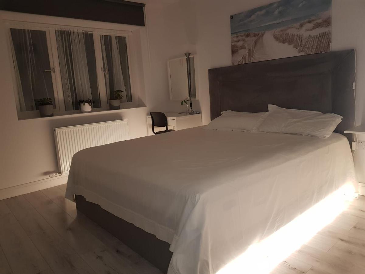 Barnoaks House - Private Room Ensuite Bathroom Homestay Dublino Esterno foto